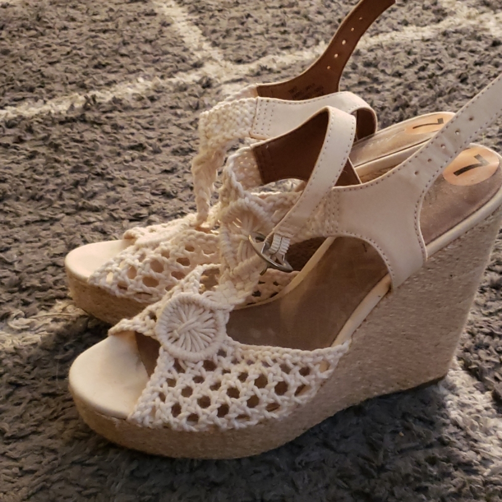 Size 7 tan wedges